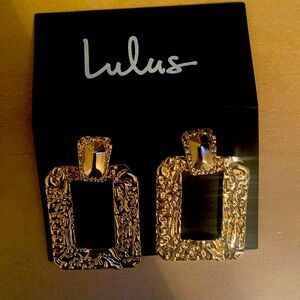 Two gold knocker earrings